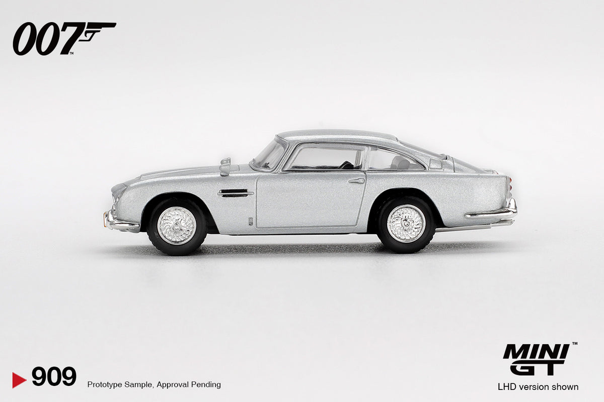 [Pre-Order] #909 - Aston Martin DB5 / James Bond "Casino Royale"