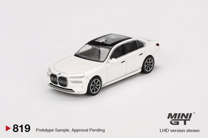 #819 - BMW i7 xDrive60 (Mineral White)