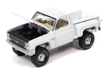 1986 Chevrolet Silverado Step Side 4x4 (White)