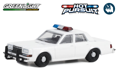 Hot Pursuit 1980-89 Dodge Diplomat with light and push bar (White)