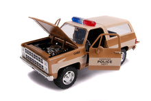 1:24 - Stranger Things / Hopper's Chevy Blazer with Police Badge