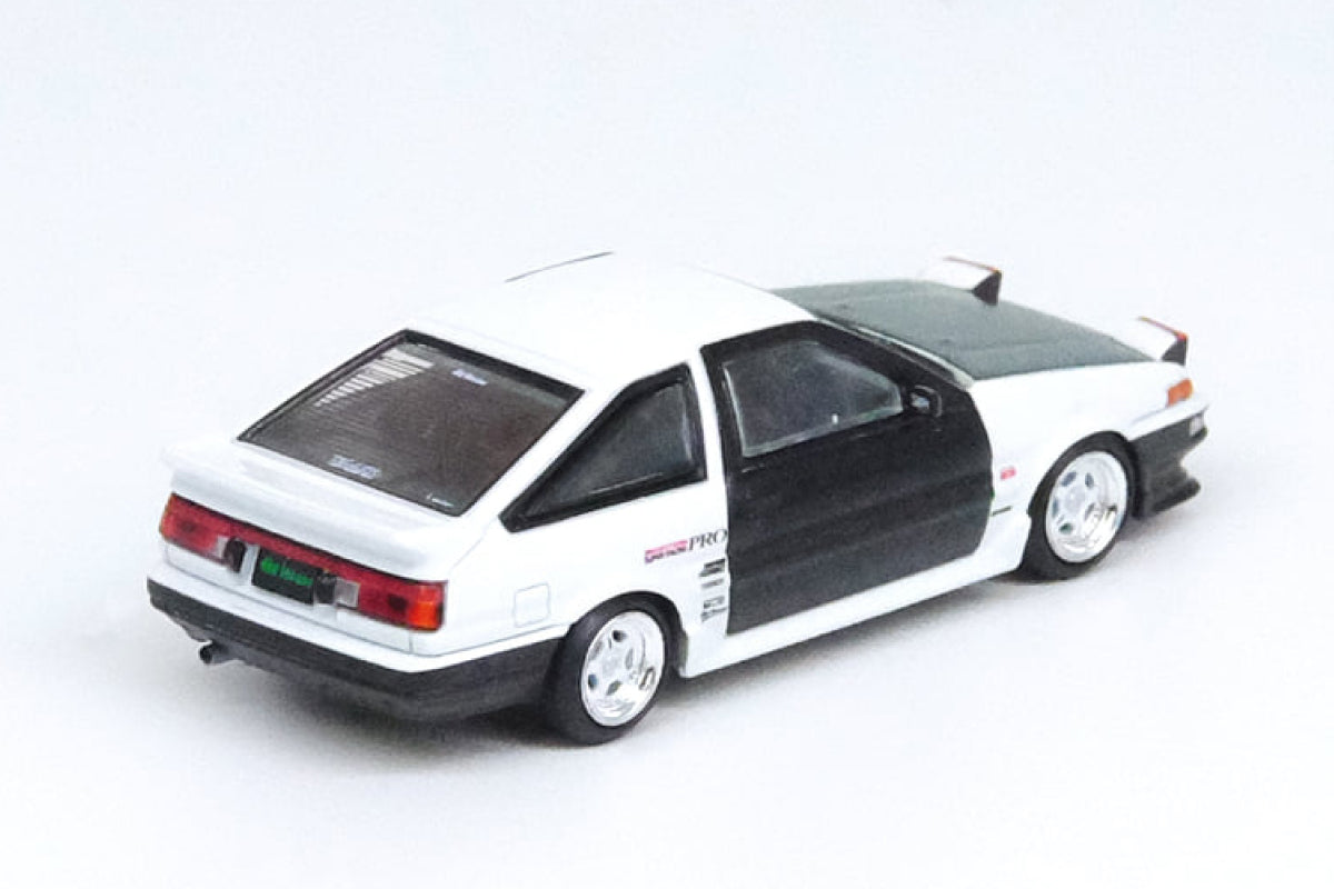 Toyota Sprinter Trueno AE86 with Carbon Doors