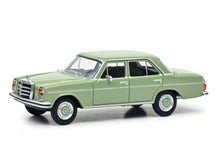 #02 - Mercedes-Benz 200D