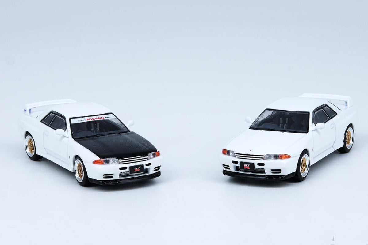 Nissan Skyline GTR R32 with extra wheels and decals (Crystal White)