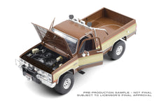 1:18 - Fall Guy Stuntman Association / 1982 GMC K-2500 Sierra Grande Wideside