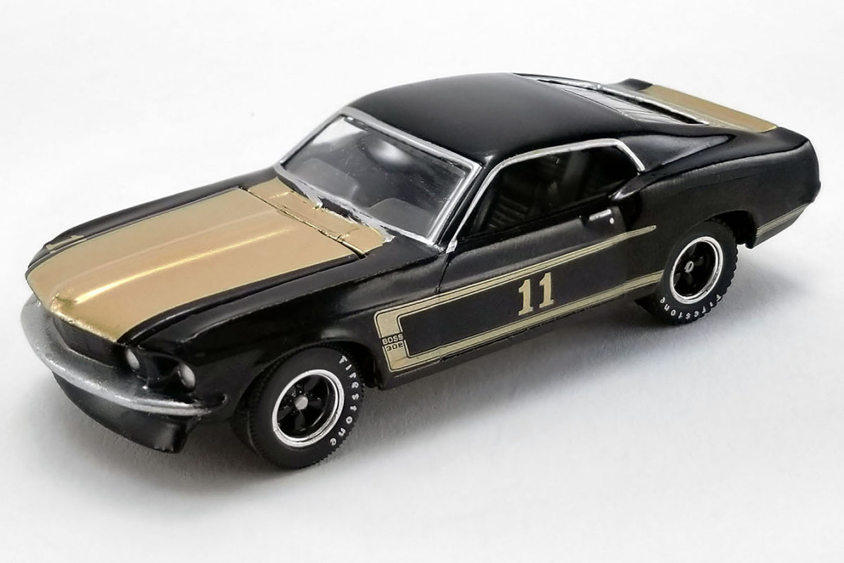 1970 Ford F-350 Ramp Truck with #11 1969 Ford Trans AM Mustang (Smokey Yunick)