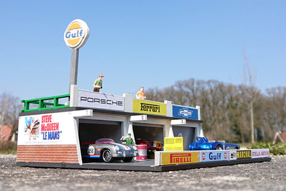 1:64 Diorama Kit - Pit Lanes 1, 2 & 3 (Gulf Oil)