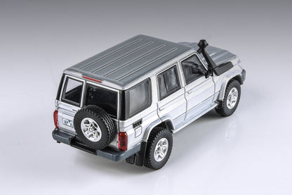 Toyota Land Cruiser 76 (Silver Pearl)