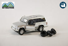Mitsubishi Pajero - White Stripe