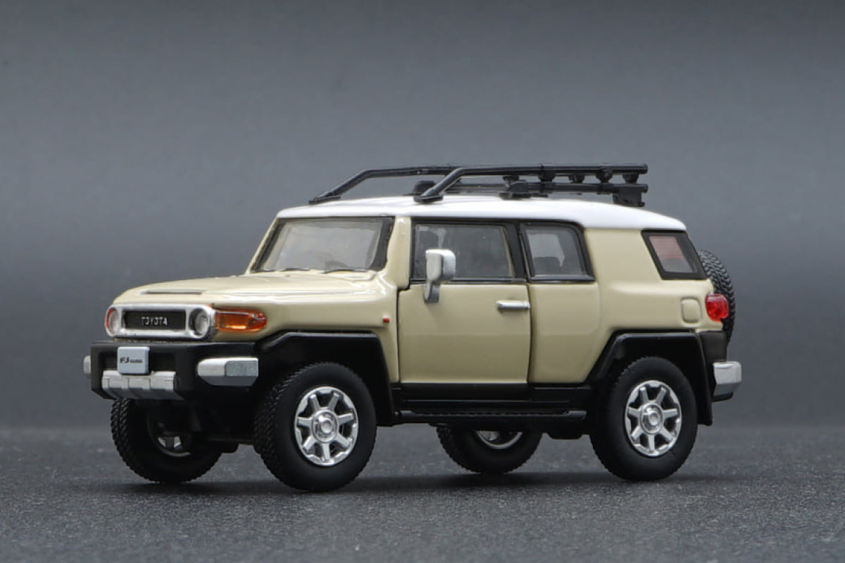 Toyota FJ Cruiser with extra wheels (Ivory)