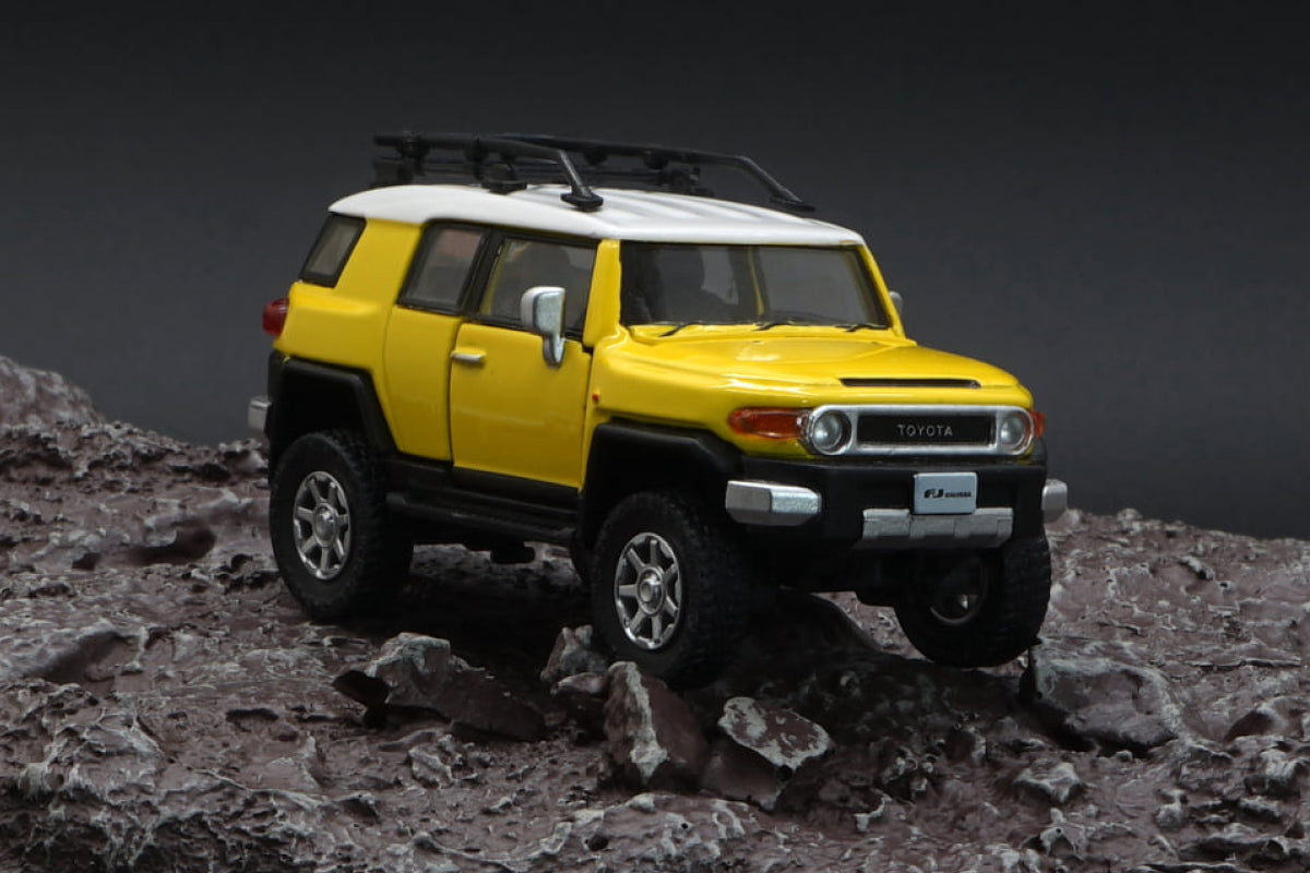 Toyota FJ Cruiser with extra wheels (Yellow)