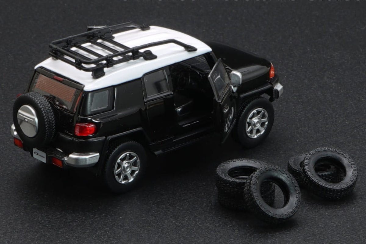 Toyota FJ Cruiser with extra wheels (Black)