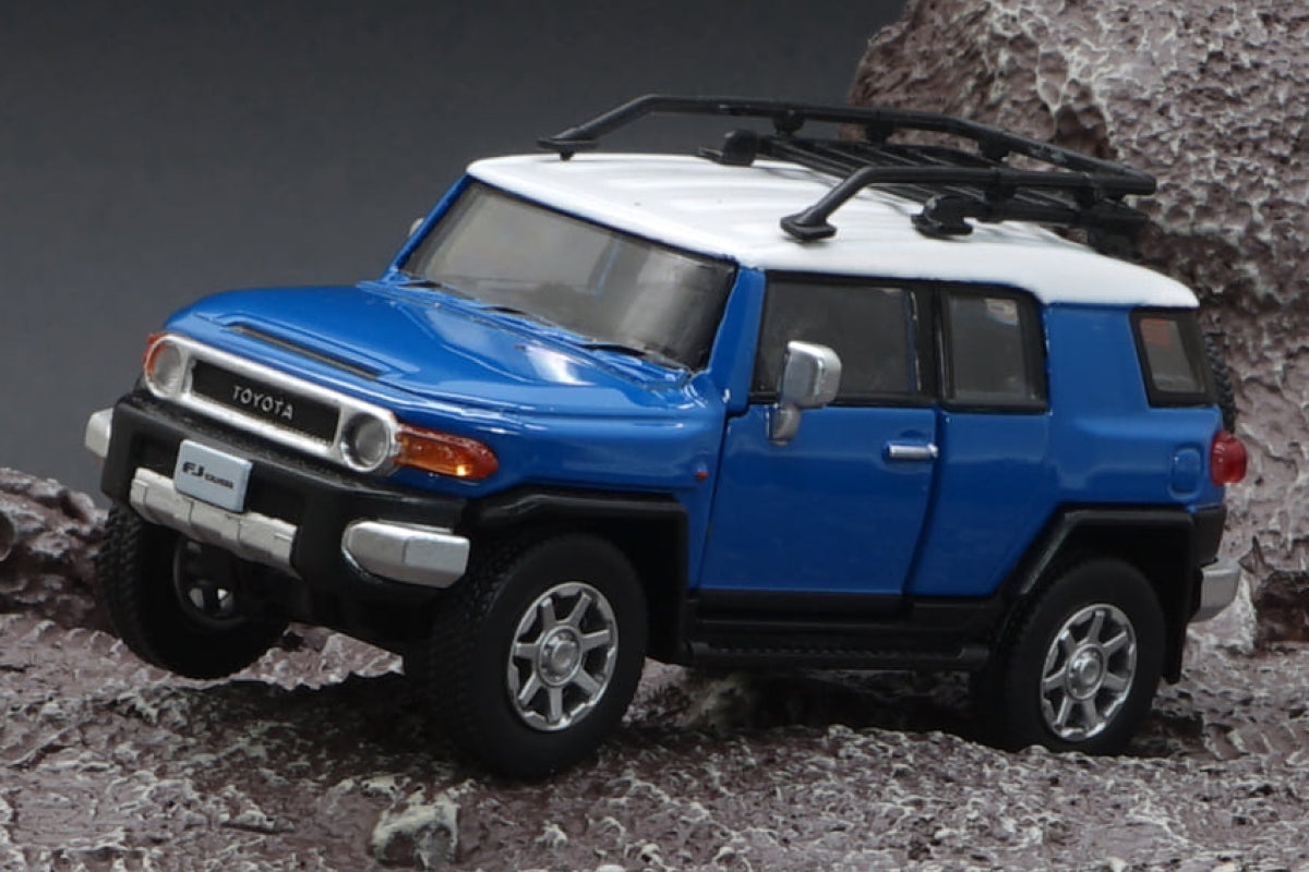 Toyota FJ Cruiser with extra wheels (Blue)