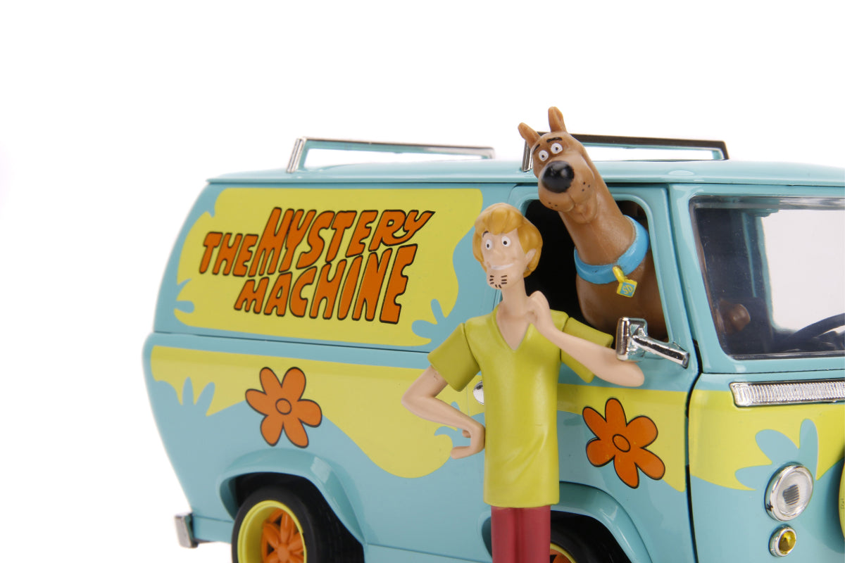 1:24 - Scooby-Doo! / Mystery Machine with Shaggy & Scooby Doo figures