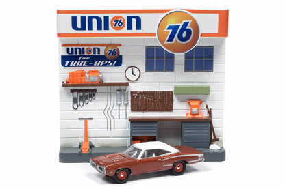 Union 76 Interior Service Station Façade / 1970 Dodge Super Bee
