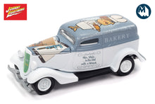 1933 Ford Delivery / Vintage Clue (Mrs.White, Hall with Wrench & Poker Chip)
