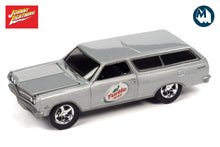 1965 Chevrolet Chevelle Wagon / Turtle Wax (Silver)