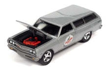 1965 Chevrolet Chevelle Wagon / Turtle Wax (Silver)