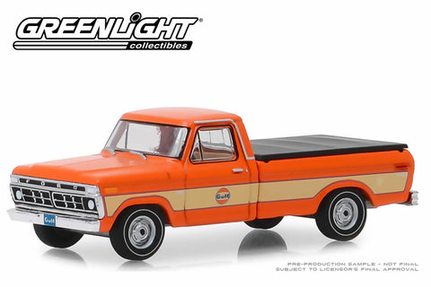 1976 Ford F-100 with Bed Cover / Gulf Oil