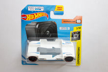 341/365 - Zoom In (White)