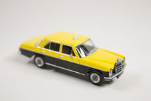 Mercedes-Benz 200D Hong Kong Taxi (Hong Kong Limited Edition)