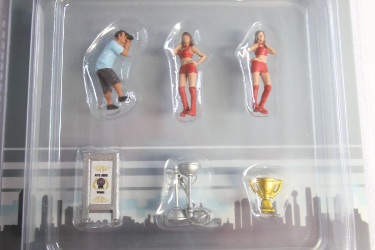 1:64 American Diorama Auto Show Set (AD-38411)