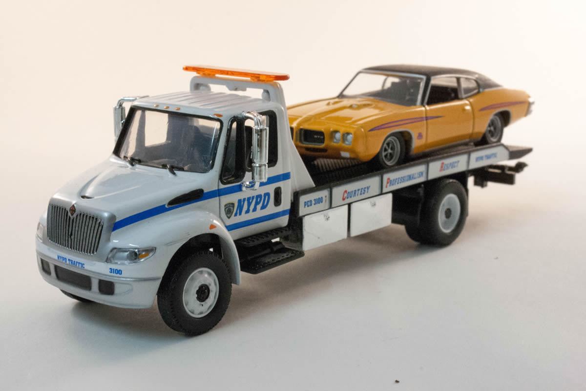 2013 International Durastar 4400 - NYPD Flatbed