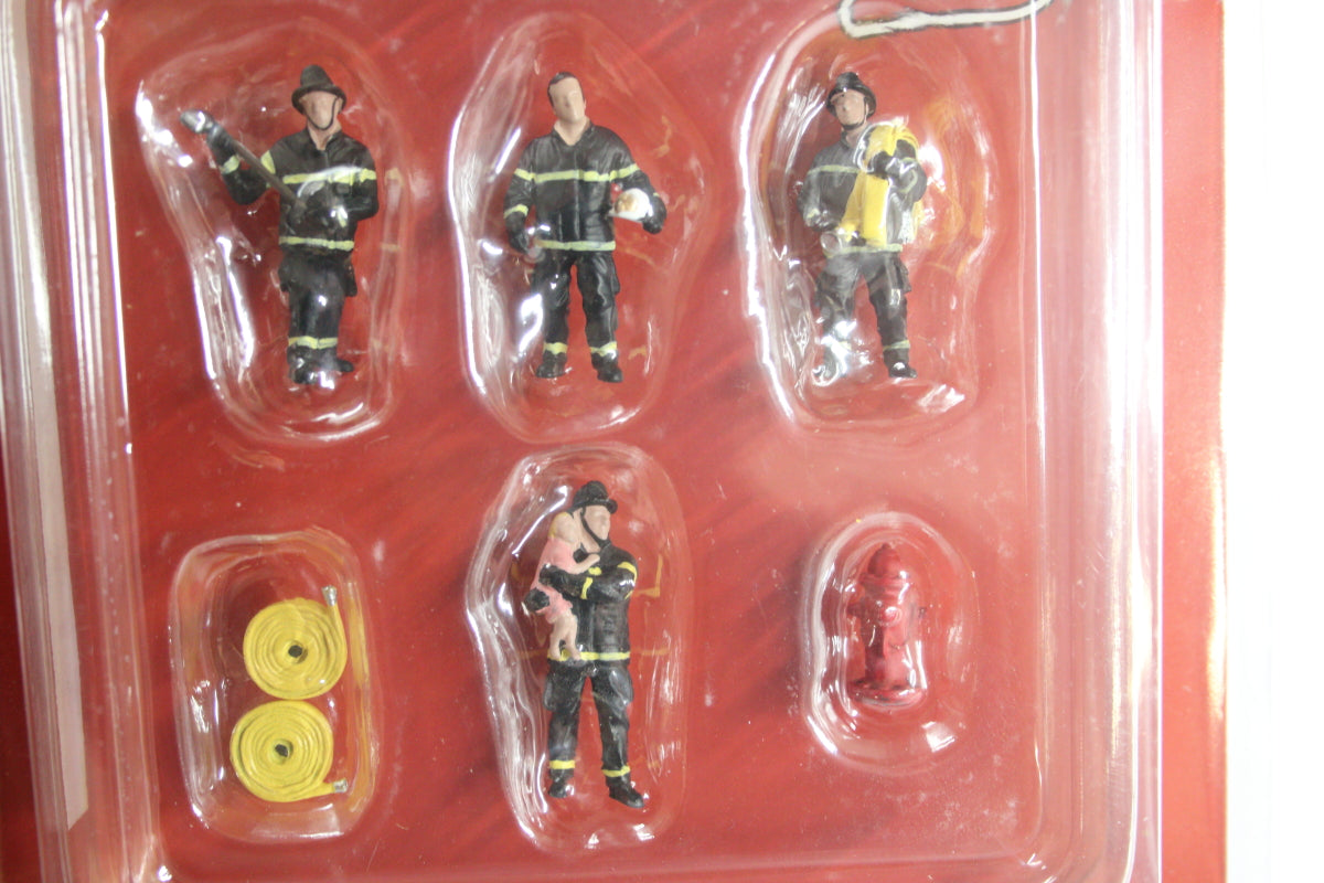 1:64 American Diorama Firefighters Set (AD-76468)
