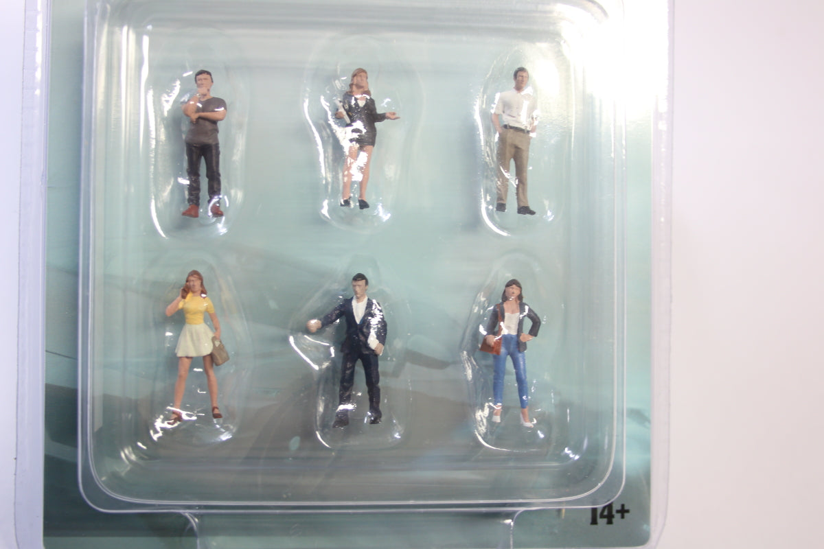 1:64 American Diorama Dealership Set (AD-76476)