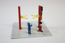 1:64 American Diorama 2 Post Lift Set in Red (AD-38375)