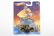 Hot Wheels Pop Culture 2022 Mix 2 Batman / Land Rover Defender 110 Hard Top - Frank Miller