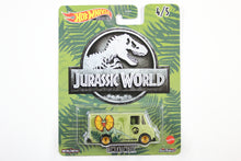 Hot Wheels Pop Culture 2022 Mix 3 Jurassic World / Combat Medic - Dilophosaurus
